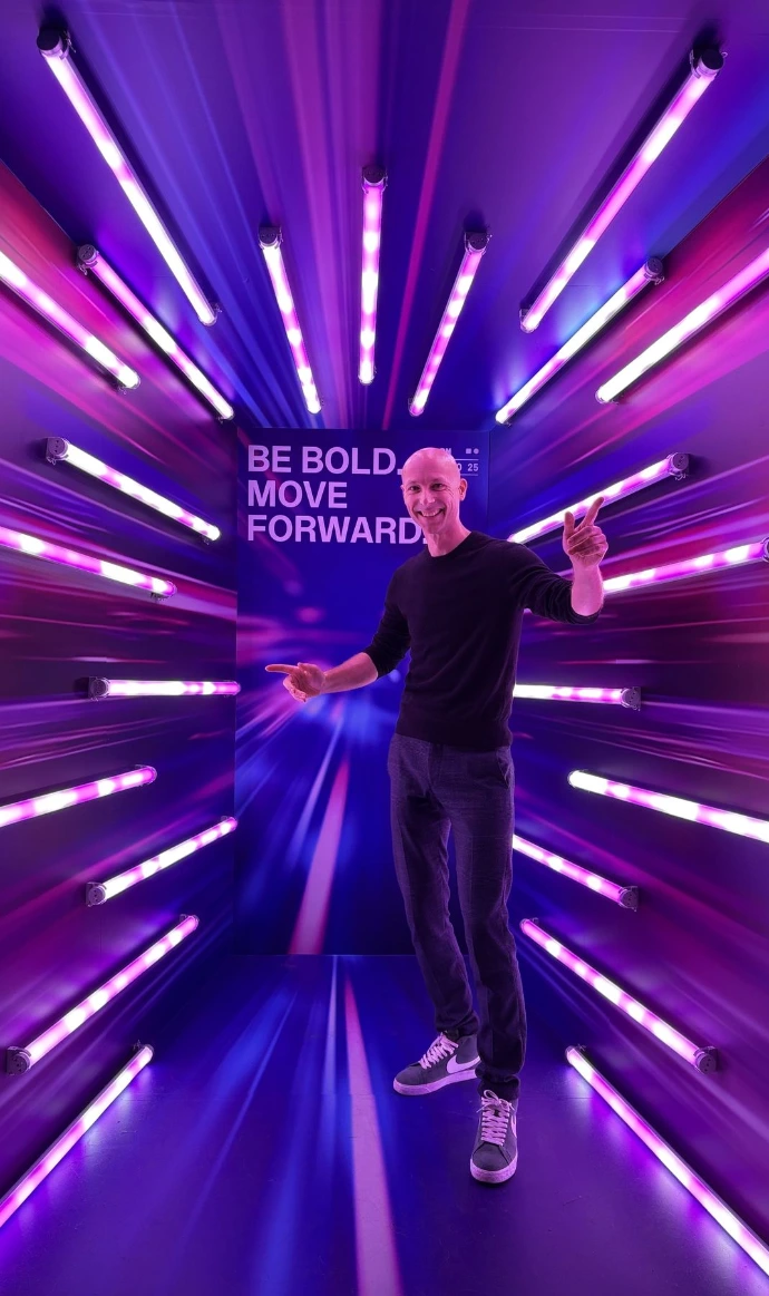 Communication consultant Hans Hermans in a light box with BE Bold Move Forward' text